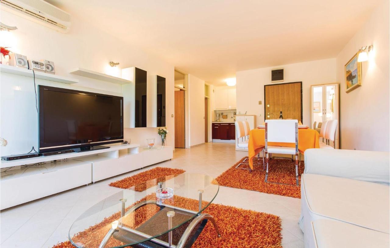 Amazing Apartment In Njivice With Wifi Extérieur photo
