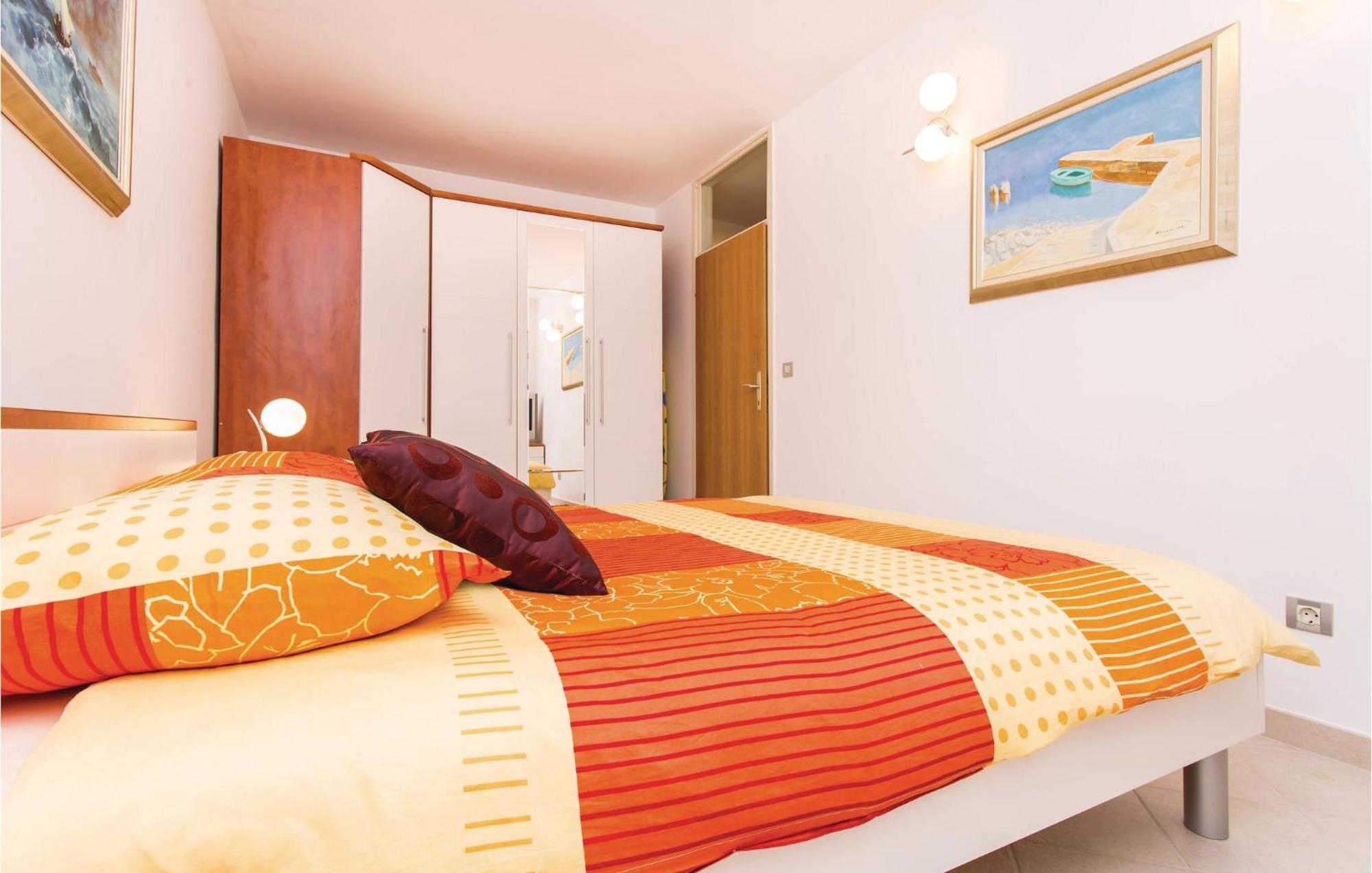 Amazing Apartment In Njivice With Wifi Extérieur photo