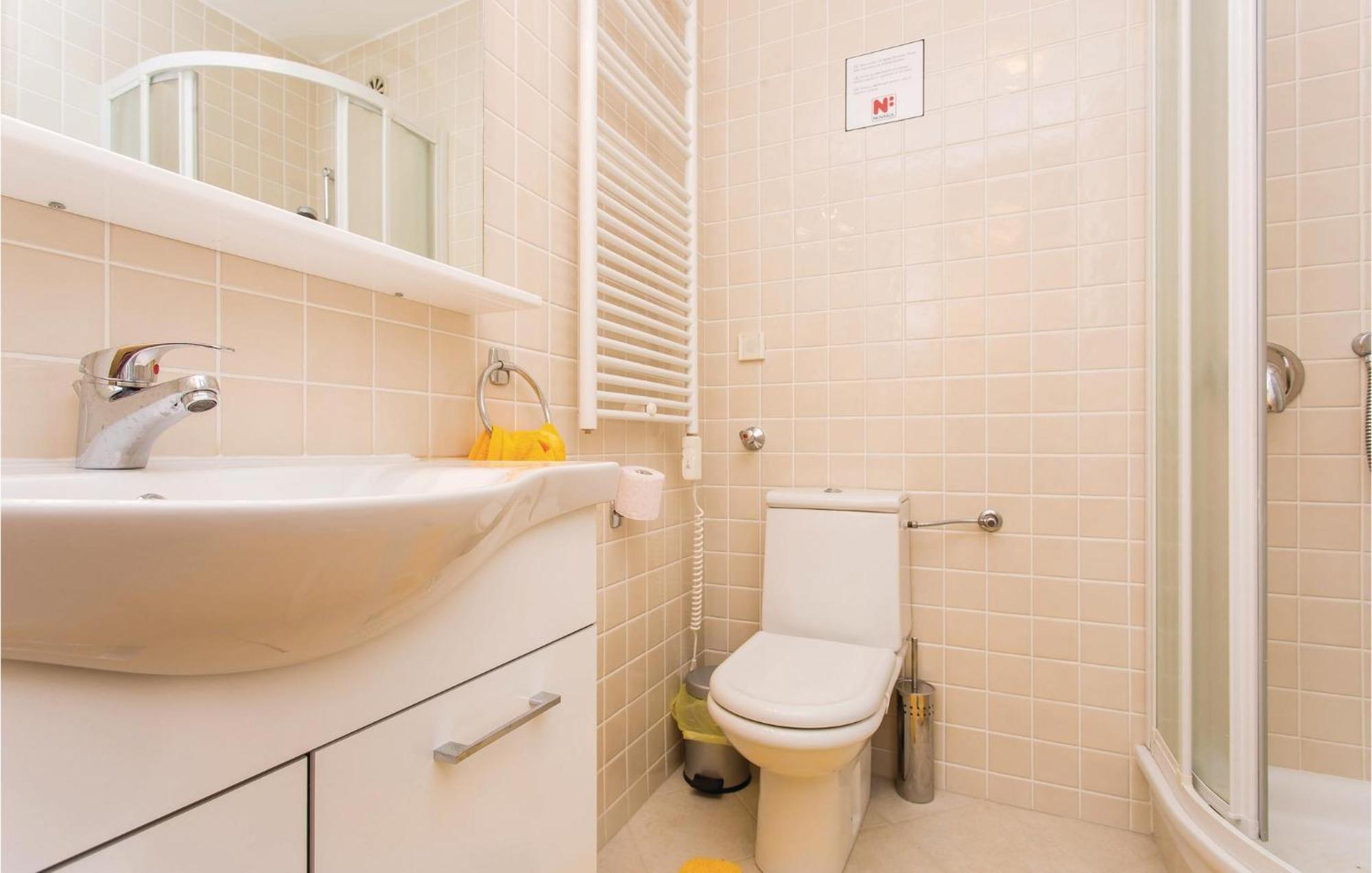 Amazing Apartment In Njivice With Wifi Extérieur photo