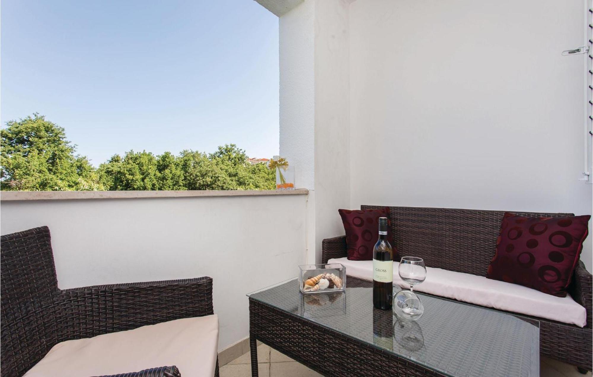 Amazing Apartment In Njivice With Wifi Extérieur photo
